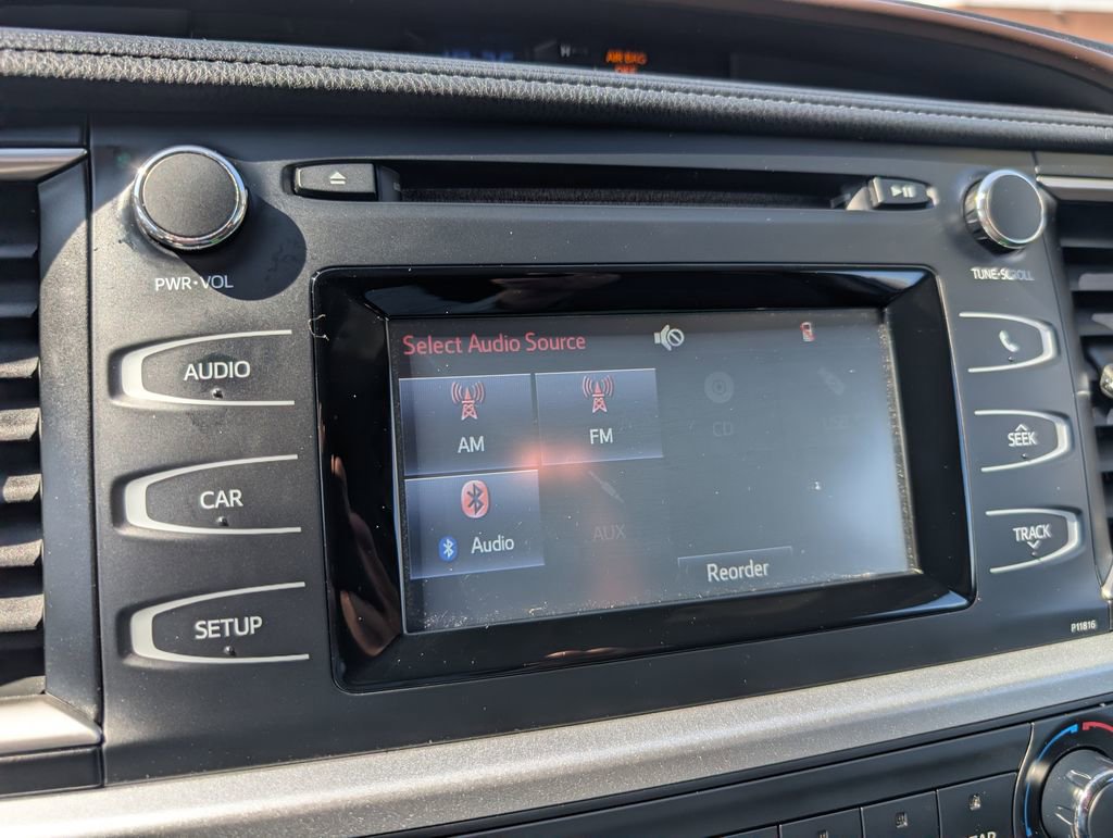 Used 2019 Toyota Highlander LE AWD/4WD image 22
