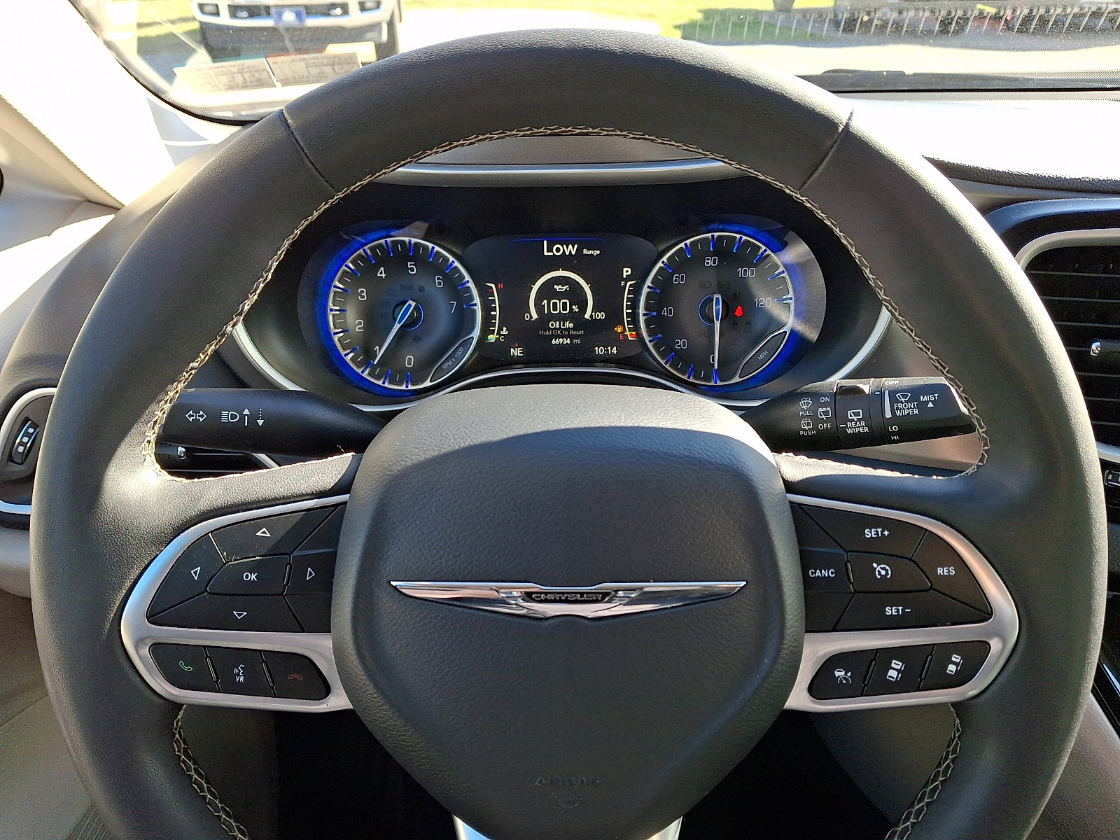 Used 2024 Chrysler Pacifica Touring-L image 21