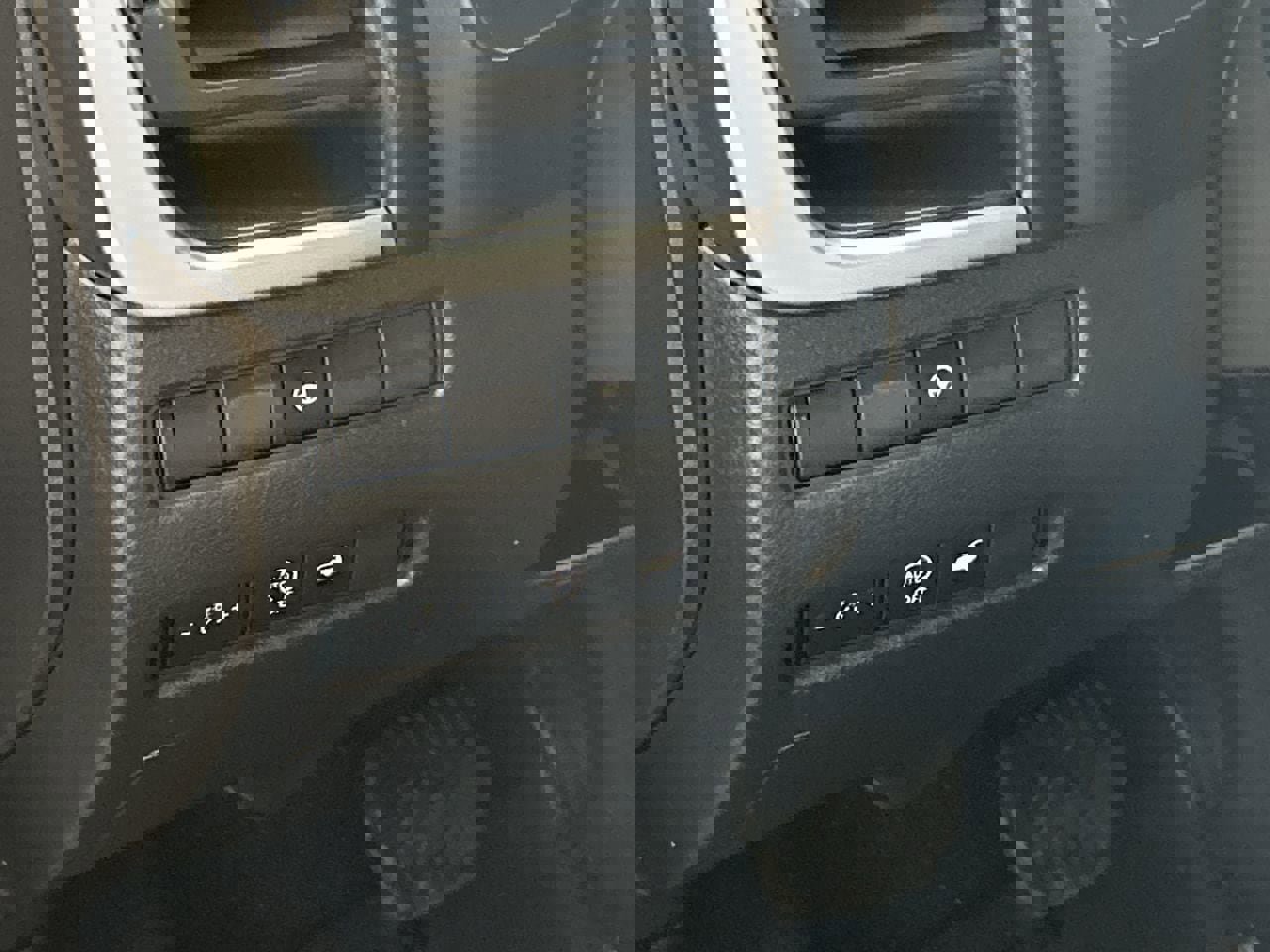 Used 2025 Nissan Rogue SV AWD/4WD image 12