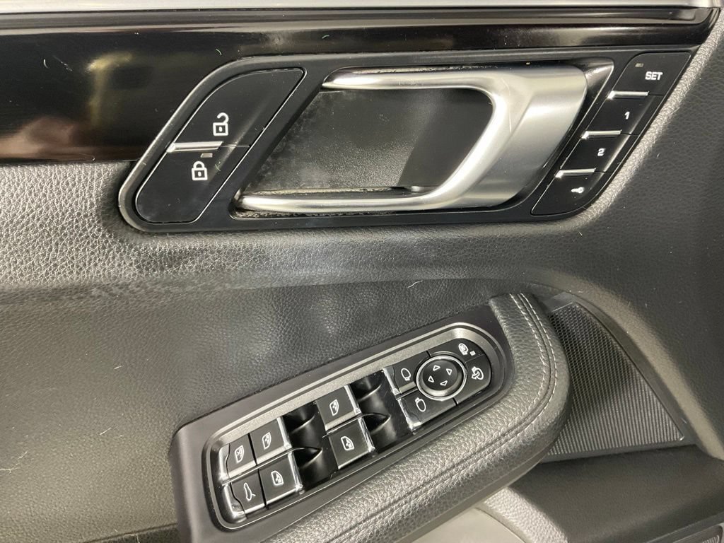 Used 2021 Porsche Macan AWD/4WD image 18