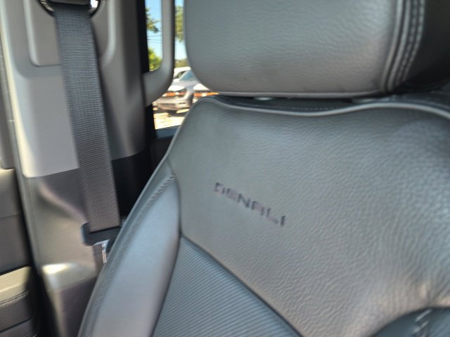 Used 2024 GMC Sierra 2500 Denali w/ Denali Reserve Package AWD/4WD image 16