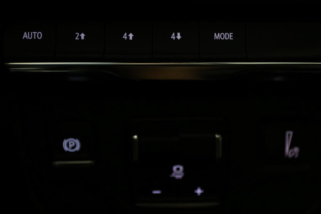 Used 2025 Cadillac Escalade ESV Sport w/ LPO, ONYX Package AWD/4WD image 25