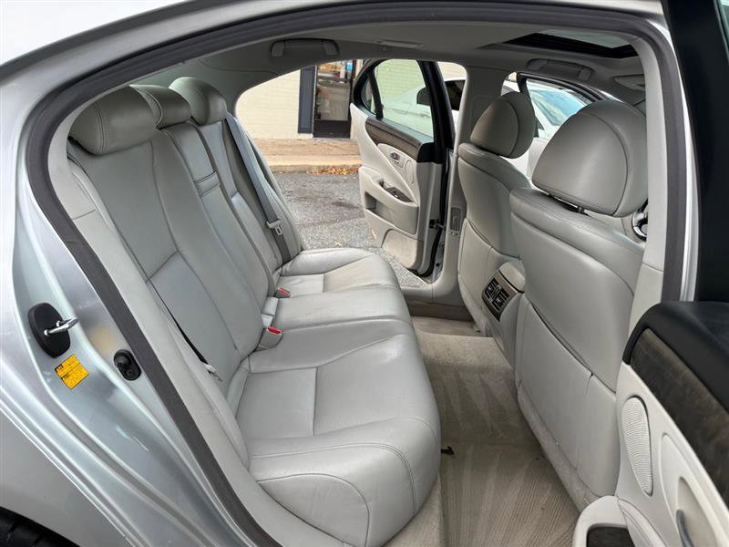 Used 2011 Lexus LS 460 SEDAN w/ Comfort Pkg image 20