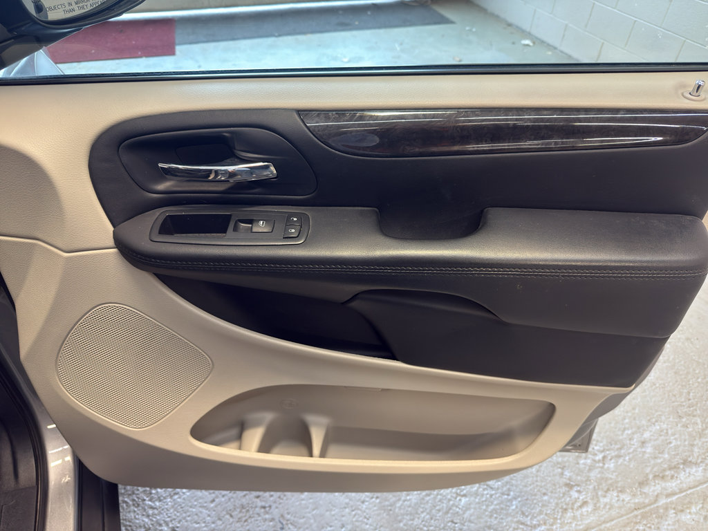 Used 2014 Dodge Grand Caravan American Value Package FWD image 19
