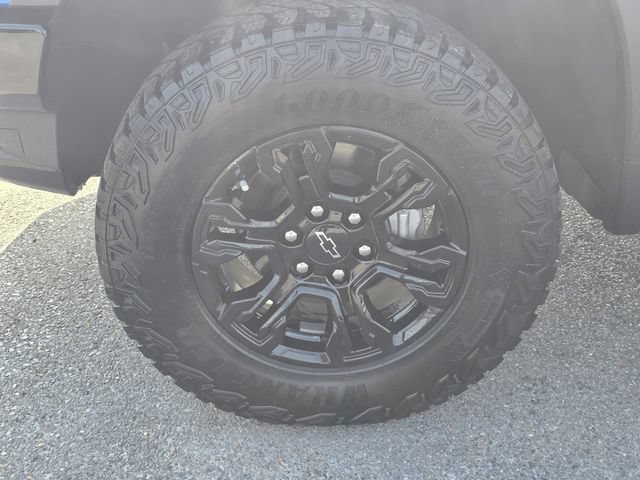 Used 2025 Chevrolet Silverado 1500 ZR2 w/ Technology Package AWD/4WD image 9