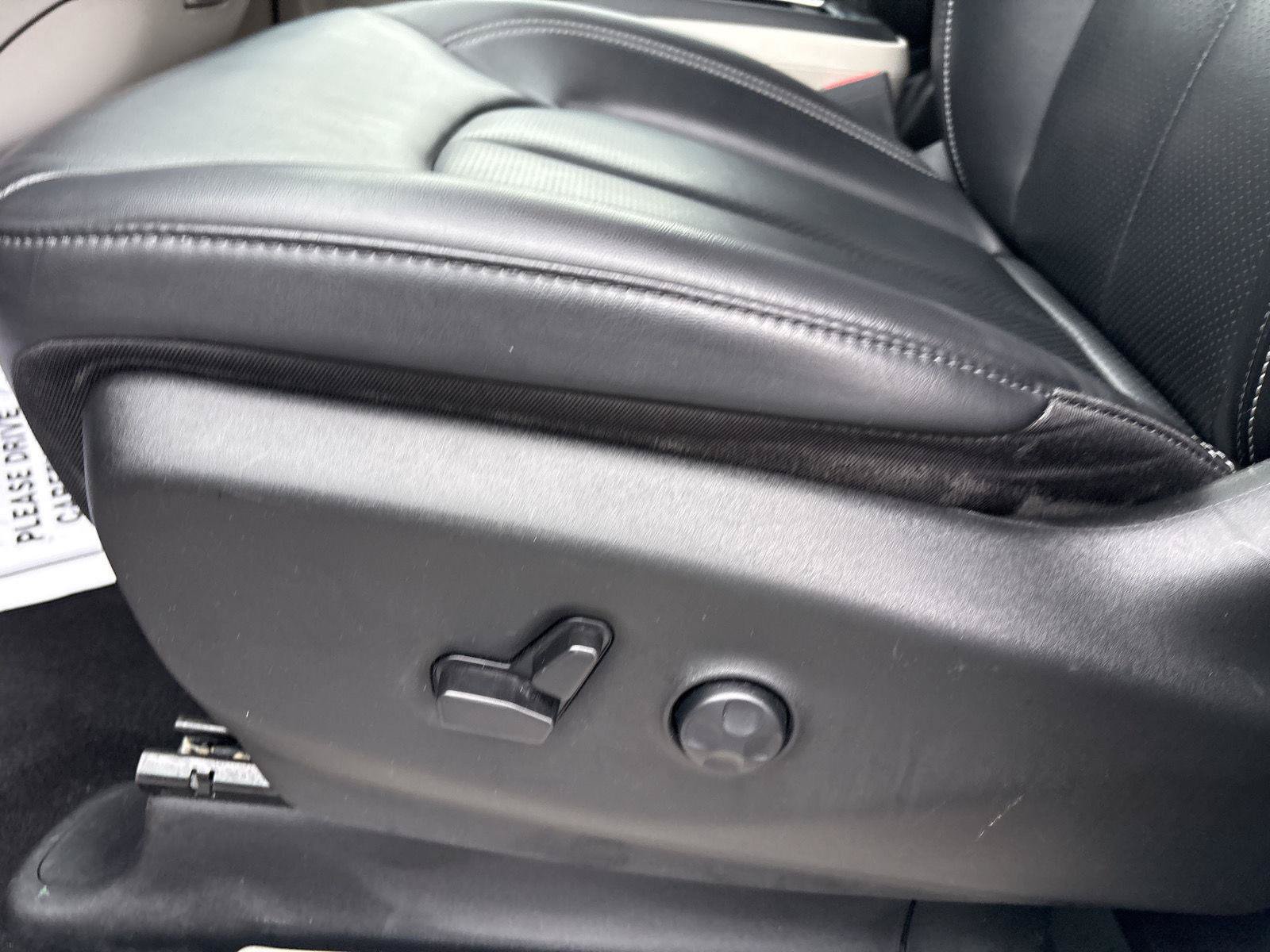 Used 2023 Chrysler Pacifica Touring-L FWD image 15