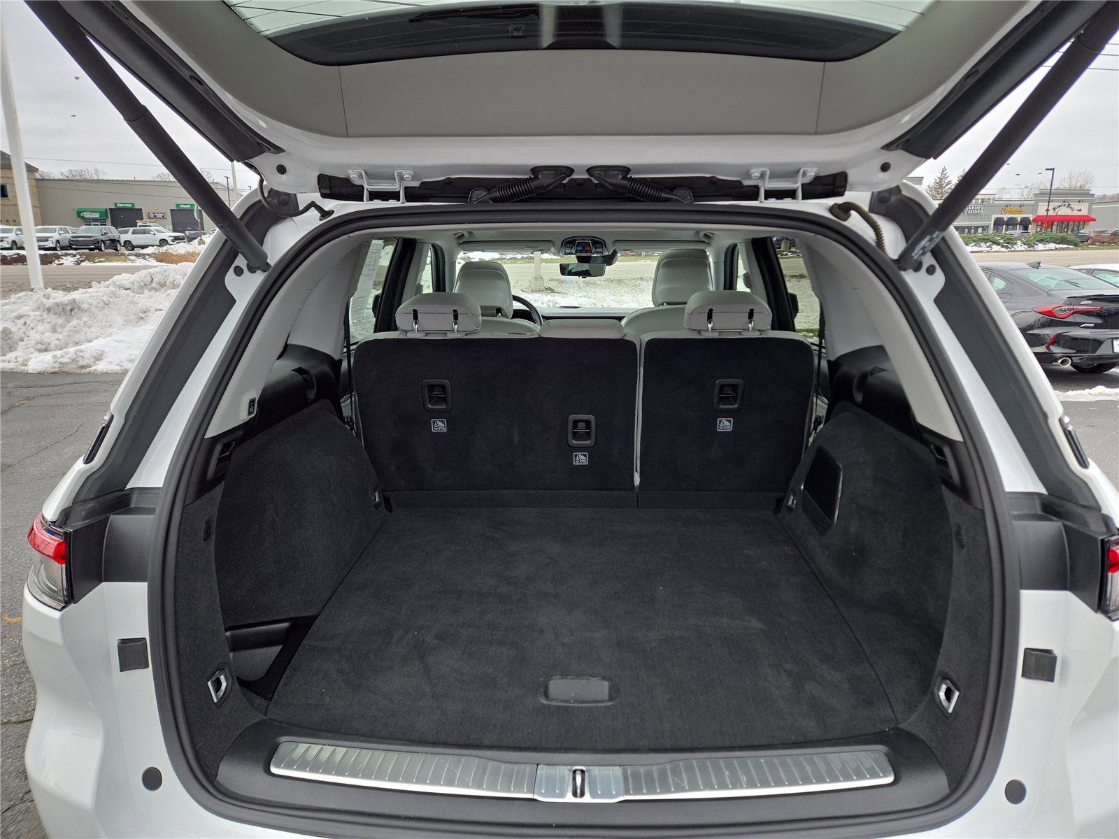 Used 2022 Jeep Grand Cherokee Overland w/ Luxury Tech Group IV image 34