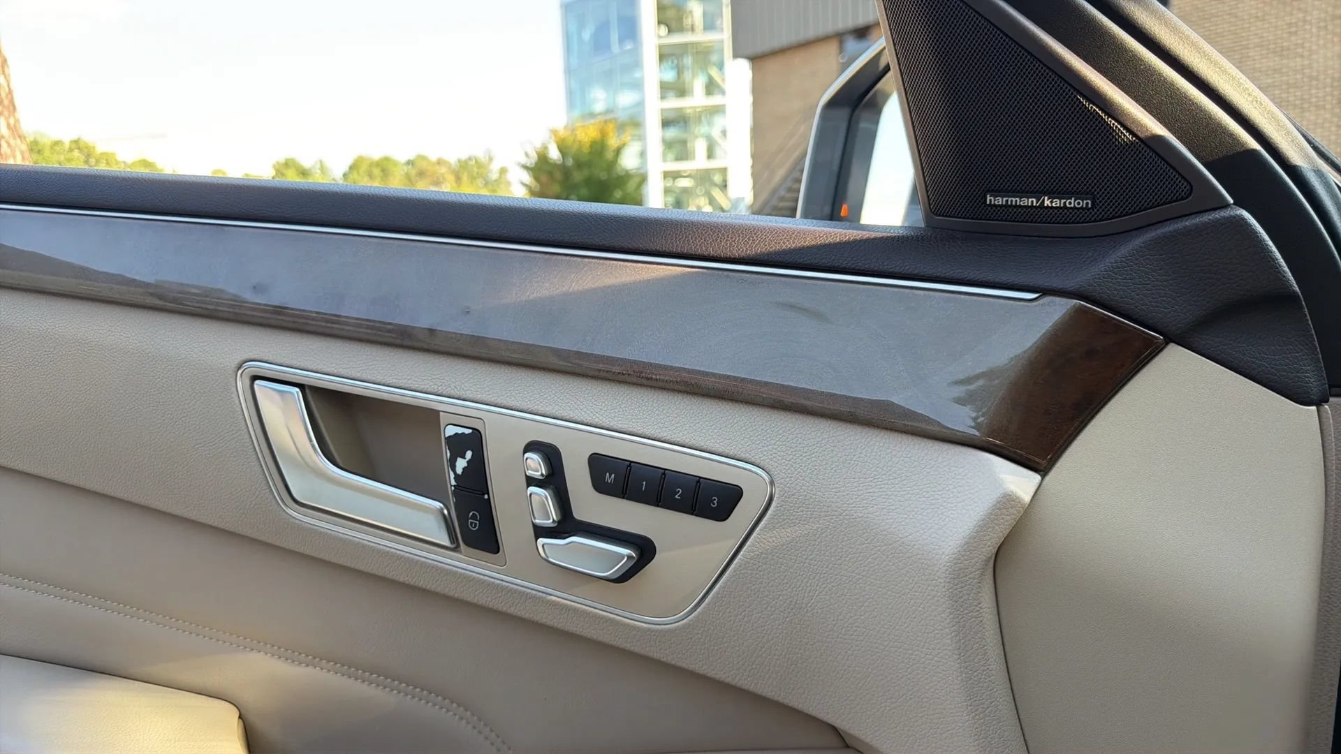 Used 2014 Mercedes-Benz E 350 4MATIC Sedan image 27