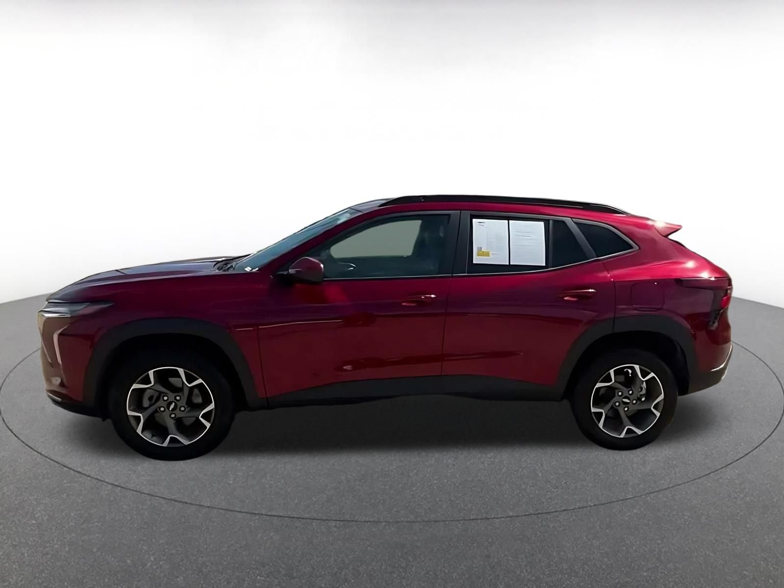Used 2025 Chevrolet Trax LT w/ LT Convenience Package FWD image 5