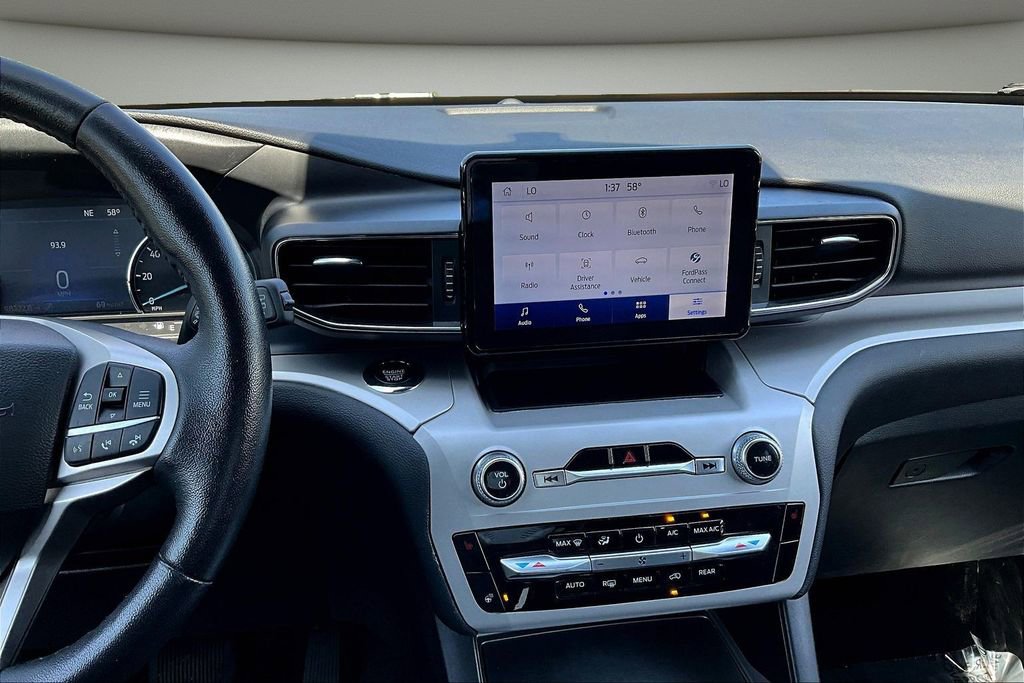 Used 2023 Ford Explorer XLT w/ Equipment Group 202A image 9