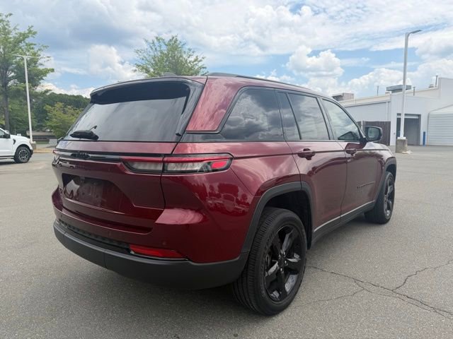 Used 2023 Jeep Grand Cherokee Altitude AWD/4WD image 5