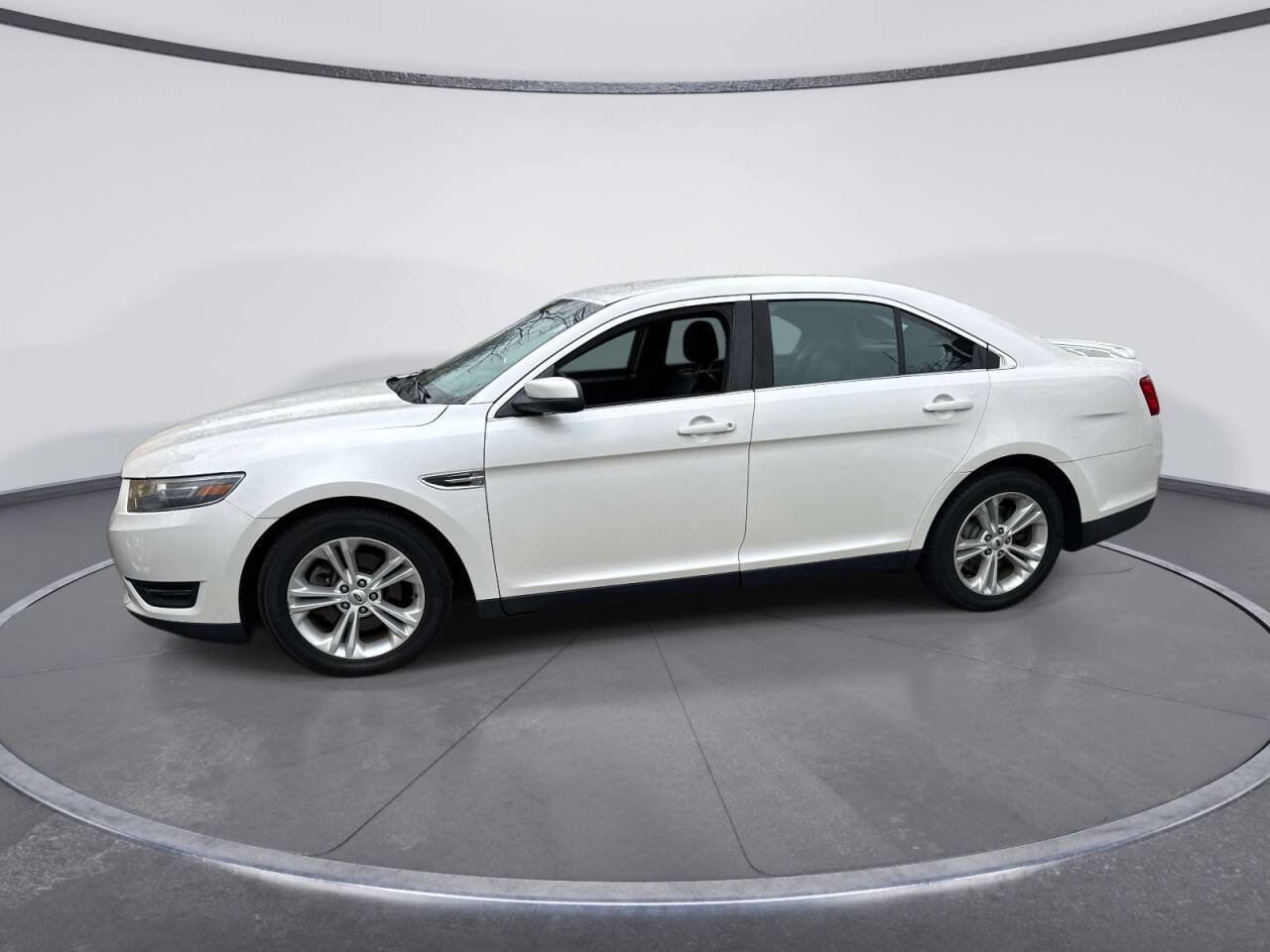 Used 2015 Ford Taurus SEL AWD/4WD image 2