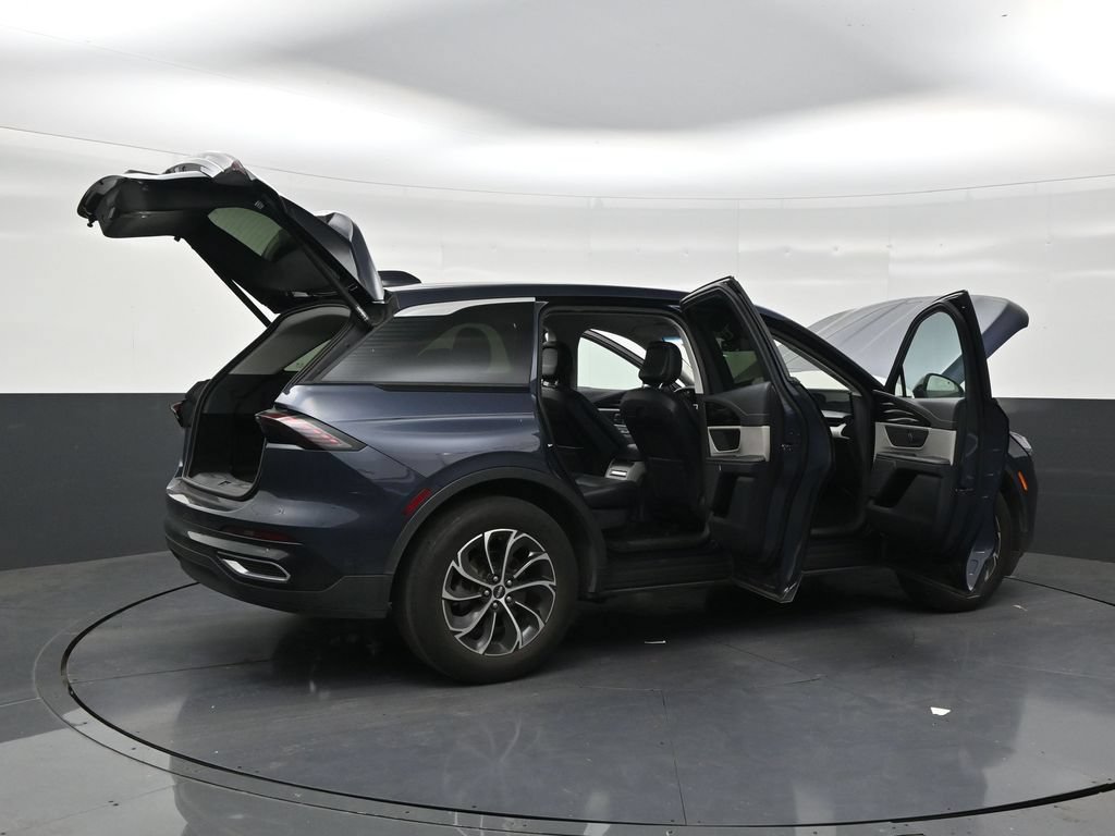 Used 2024 Lincoln Nautilus Premier AWD/4WD image 27