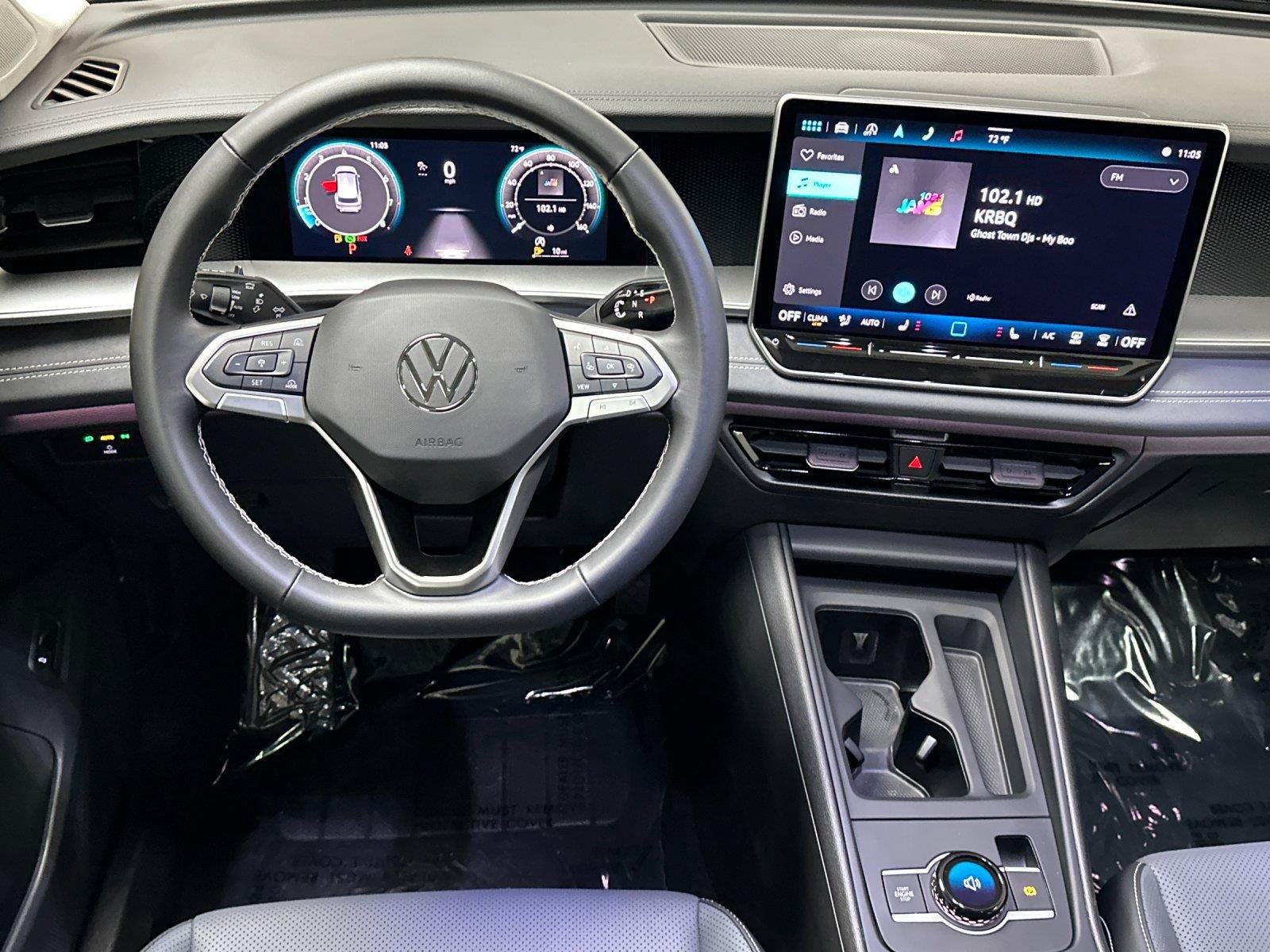 Used 2025 Volkswagen Tiguan SE w/ Panoramic Sunroof Package FWD image 13
