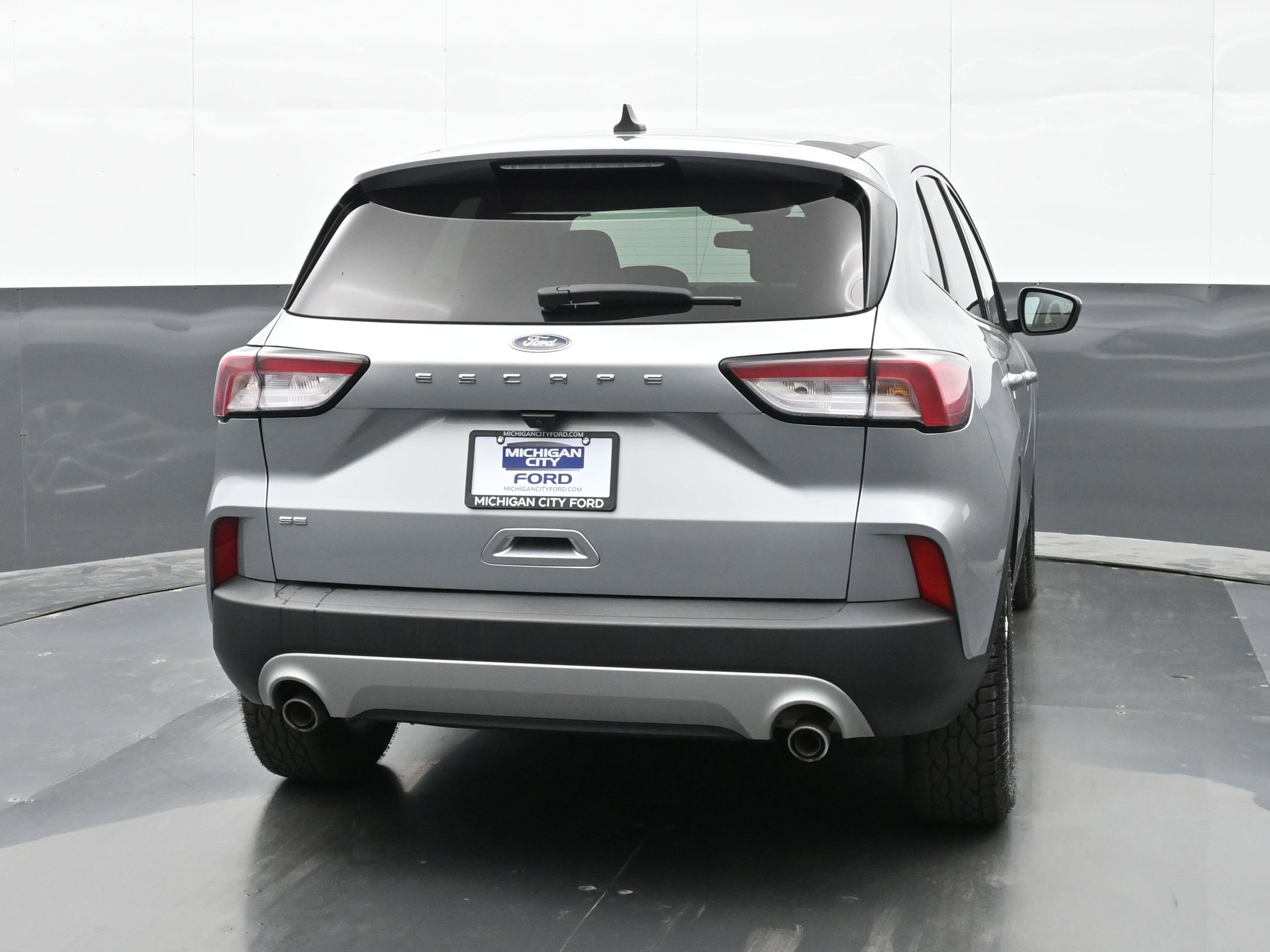 Used 2021 Ford Escape SE image 3