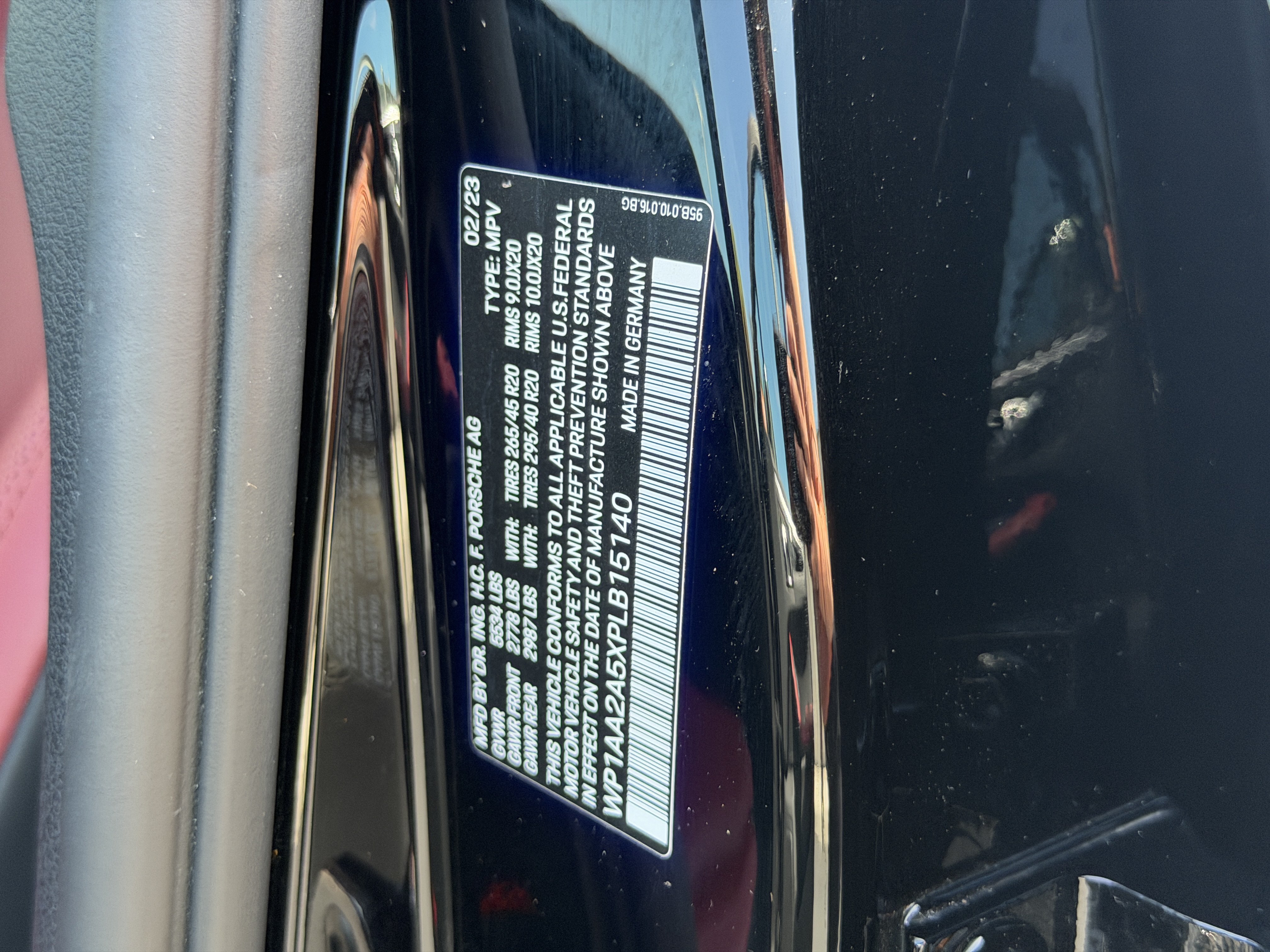 Certified 2023 Porsche Macan Turbo AWD/4WD image 36