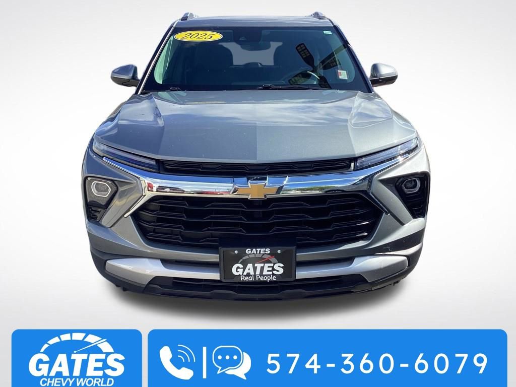Used 2025 Chevrolet TrailBlazer LT AWD/4WD image 2