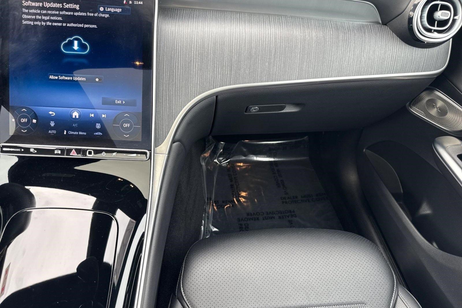 Used 2025 Mercedes-Benz GLC 300 4MATIC image 31