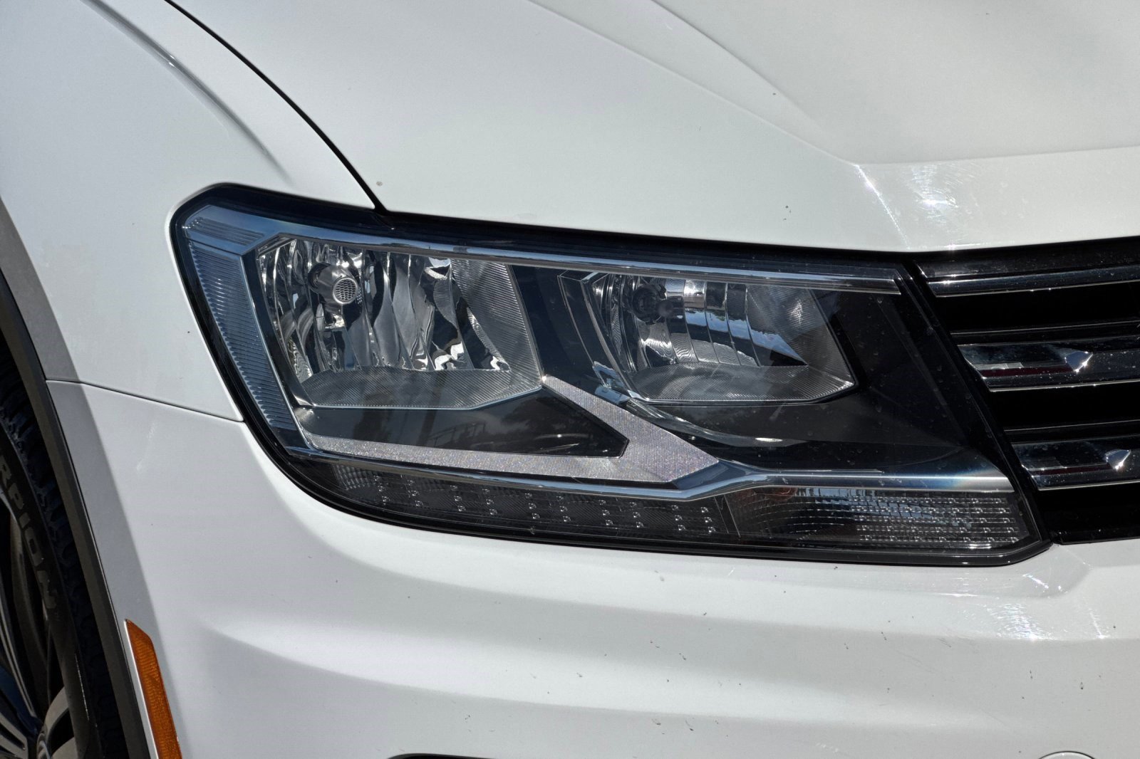 Used 2018 Volkswagen Tiguan SEL AWD/4WD image 9