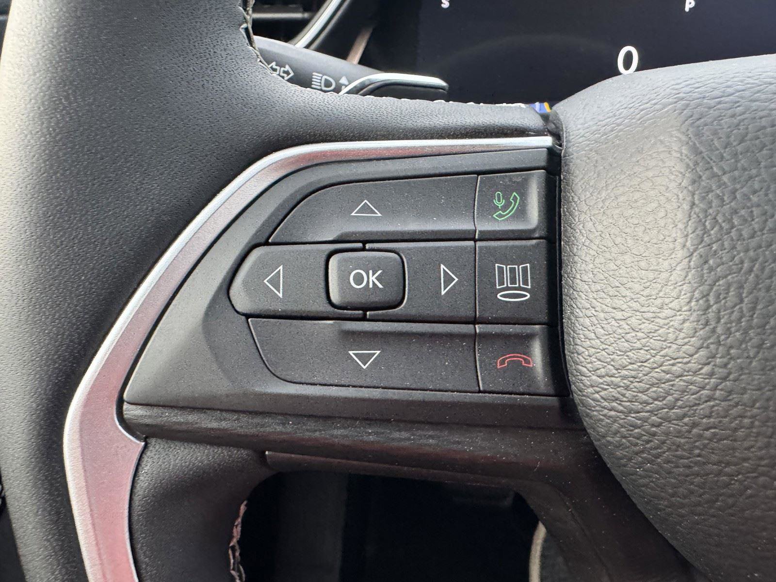 Used 2025 Jeep Grand Cherokee Altitude image 18