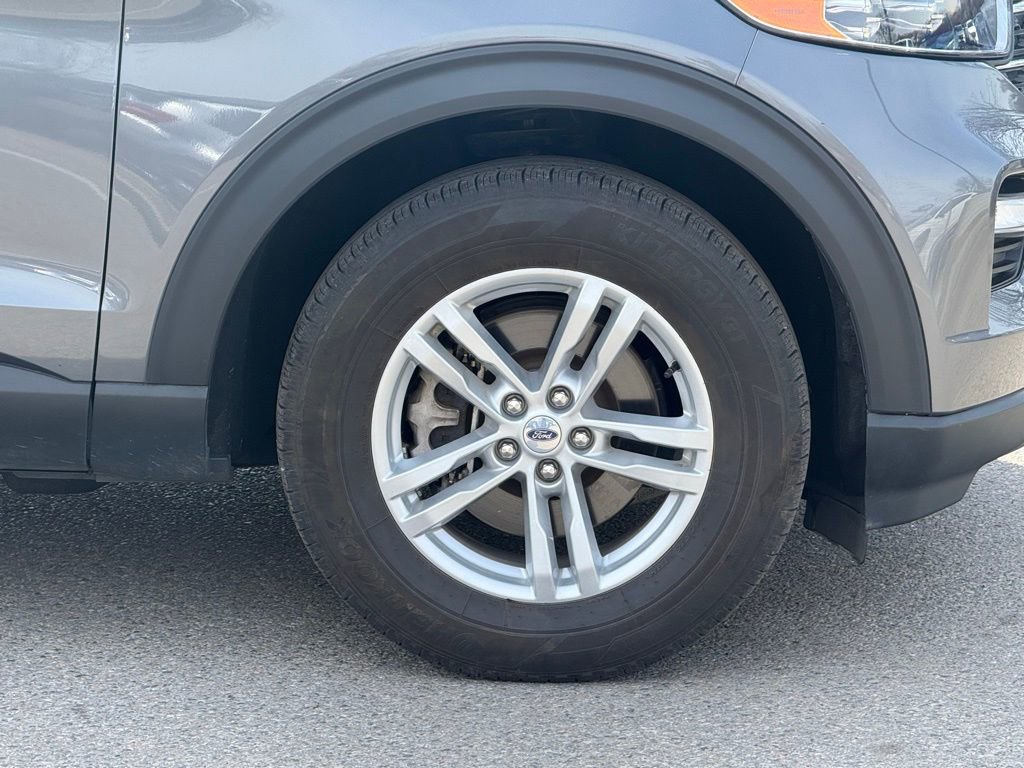 Used 2022 Ford Explorer XLT w/ Equipment Group 202A image 6