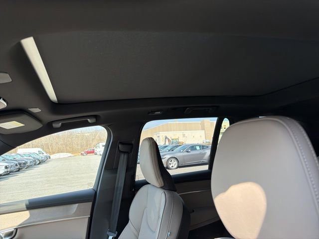 New 2026 Volvo XC90 B6 Plus w/ Protection Package Premier AWD/4WD image 16