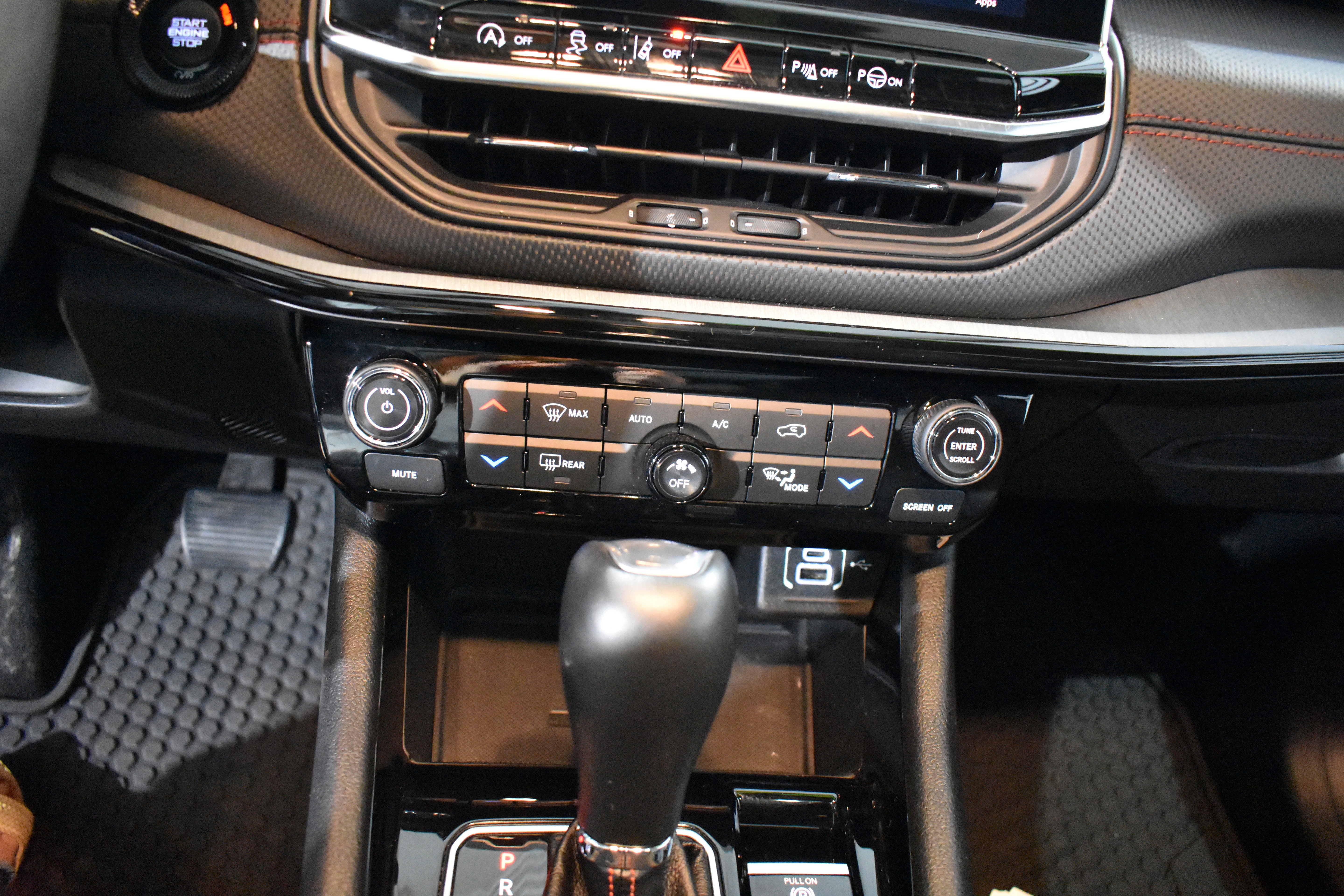 Used 2025 Jeep Compass Trailhawk w/ Trailhawk Elite Group image 20