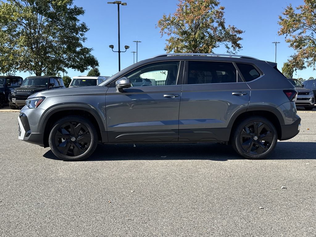 New 2025 Volkswagen Taos SE image 2