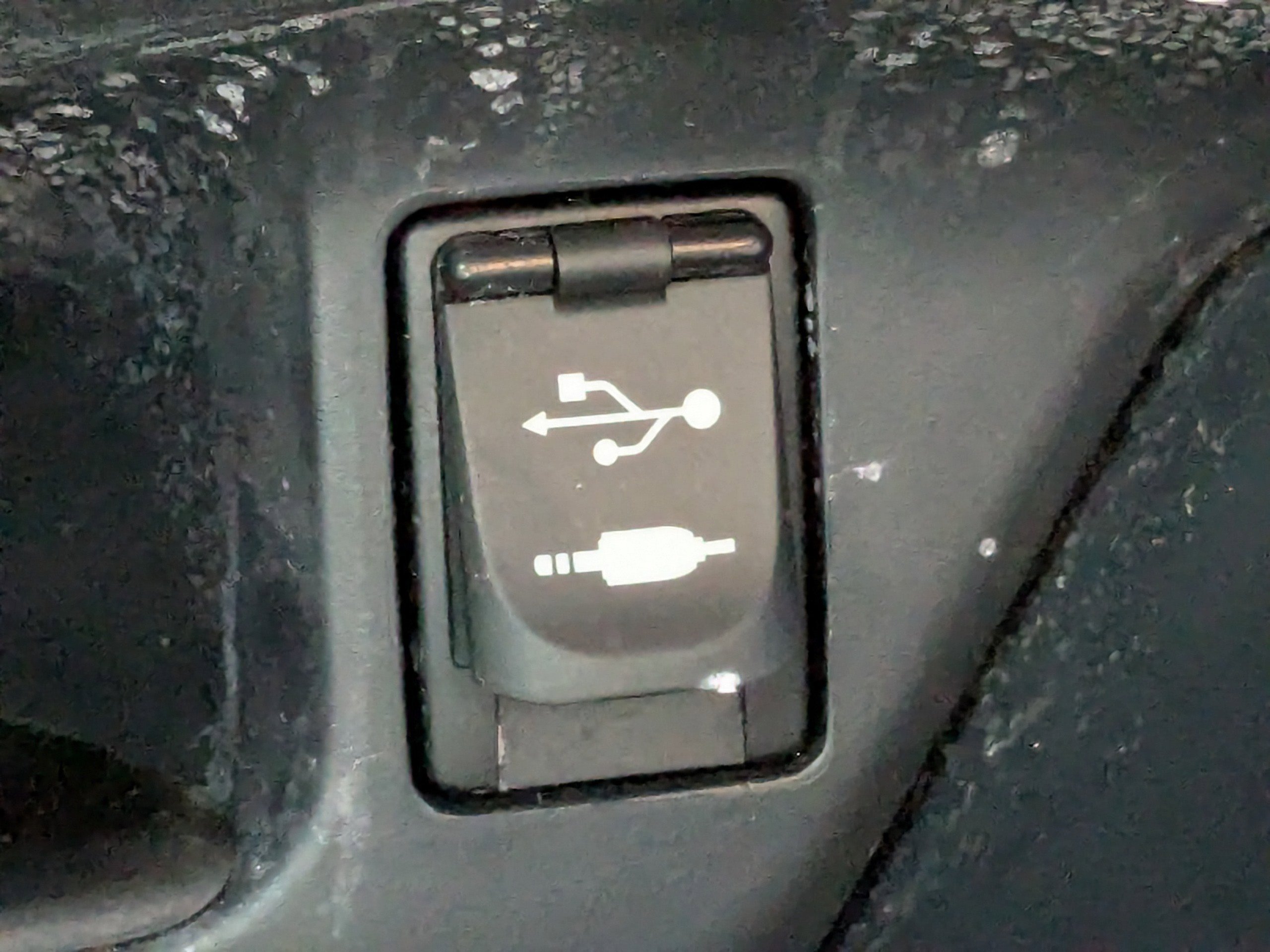 Used 2019 Toyota C-HR LE image 21