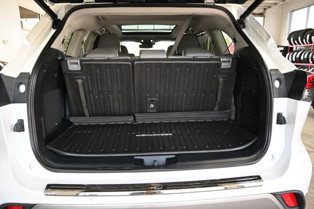 Used 2022 Toyota Highlander Platinum image 32