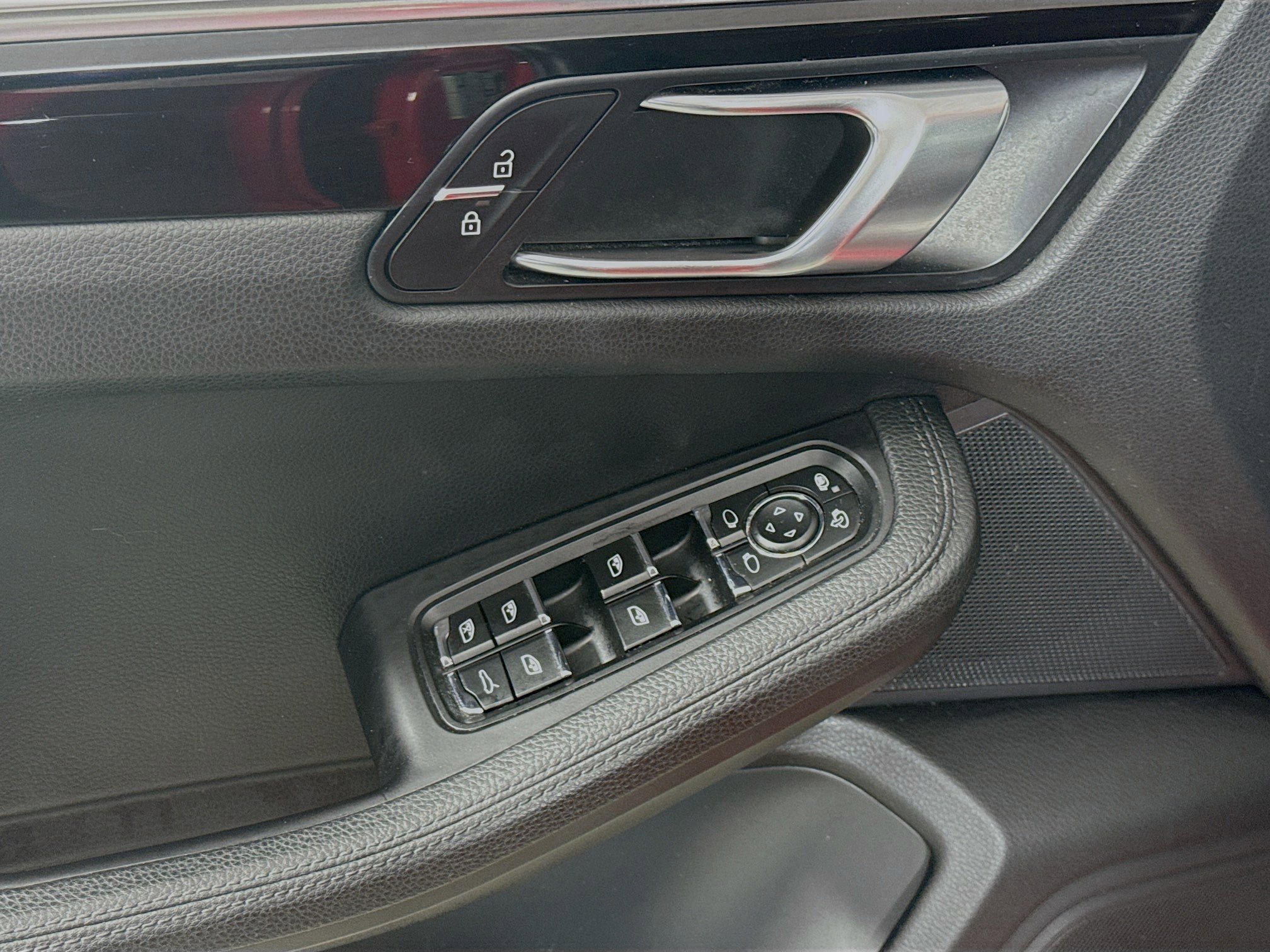 Used 2021 Porsche Macan image 22