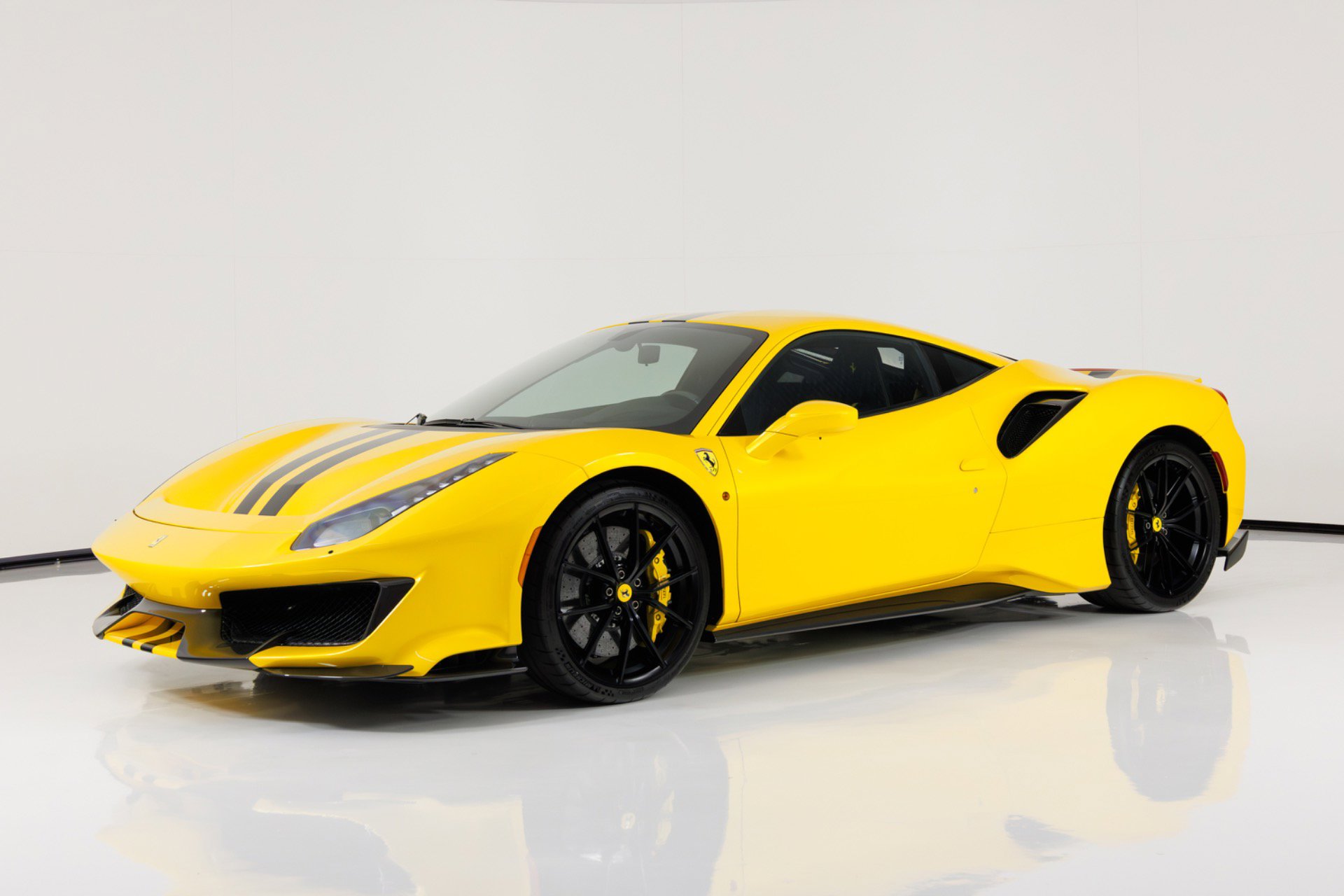 Used 2020 Ferrari 488 Pista image 7