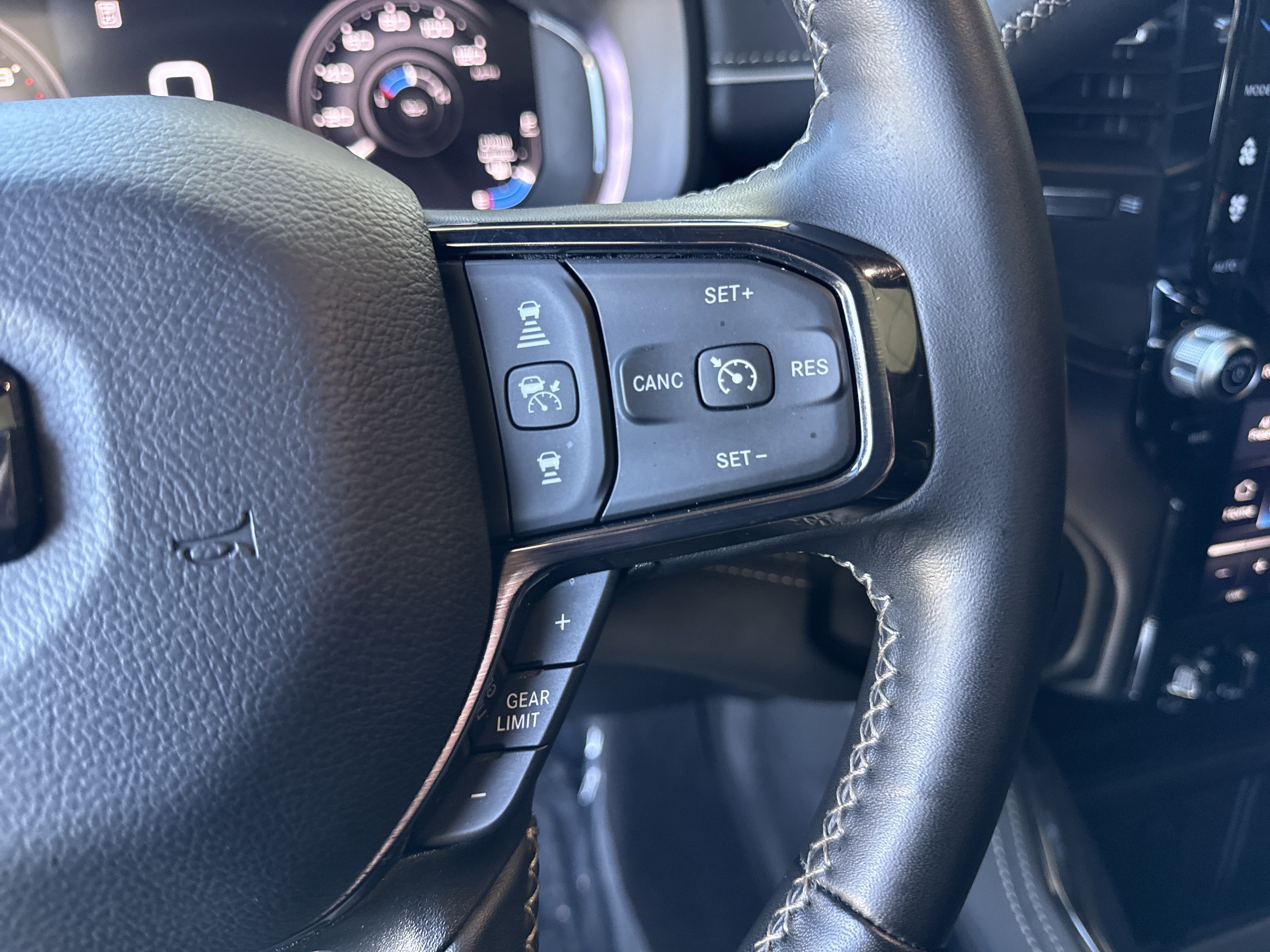 Used 2025 RAM 2500 Limited AWD/4WD image 23