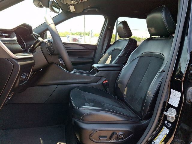 Used 2024 Jeep Grand Cherokee L Laredo AWD/4WD image 15