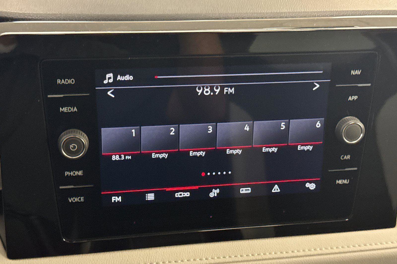 New 2025 Volkswagen Taos SEL image 17