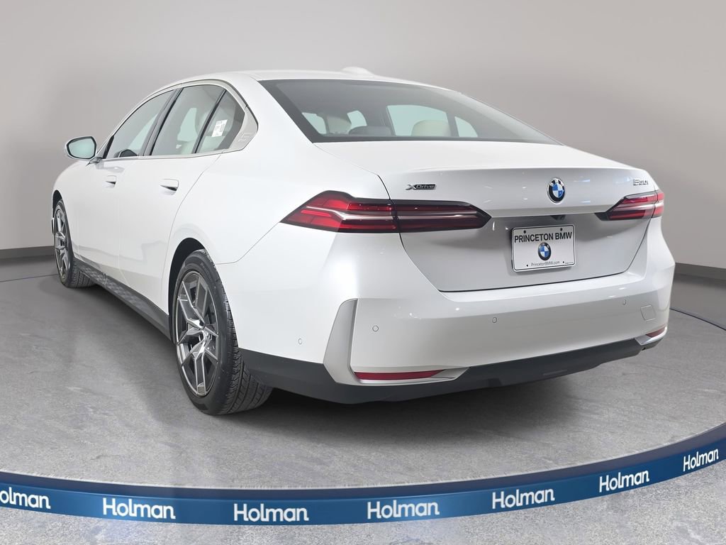 Used 2026 BMW 530i xDrive w/ Premium Package image 8
