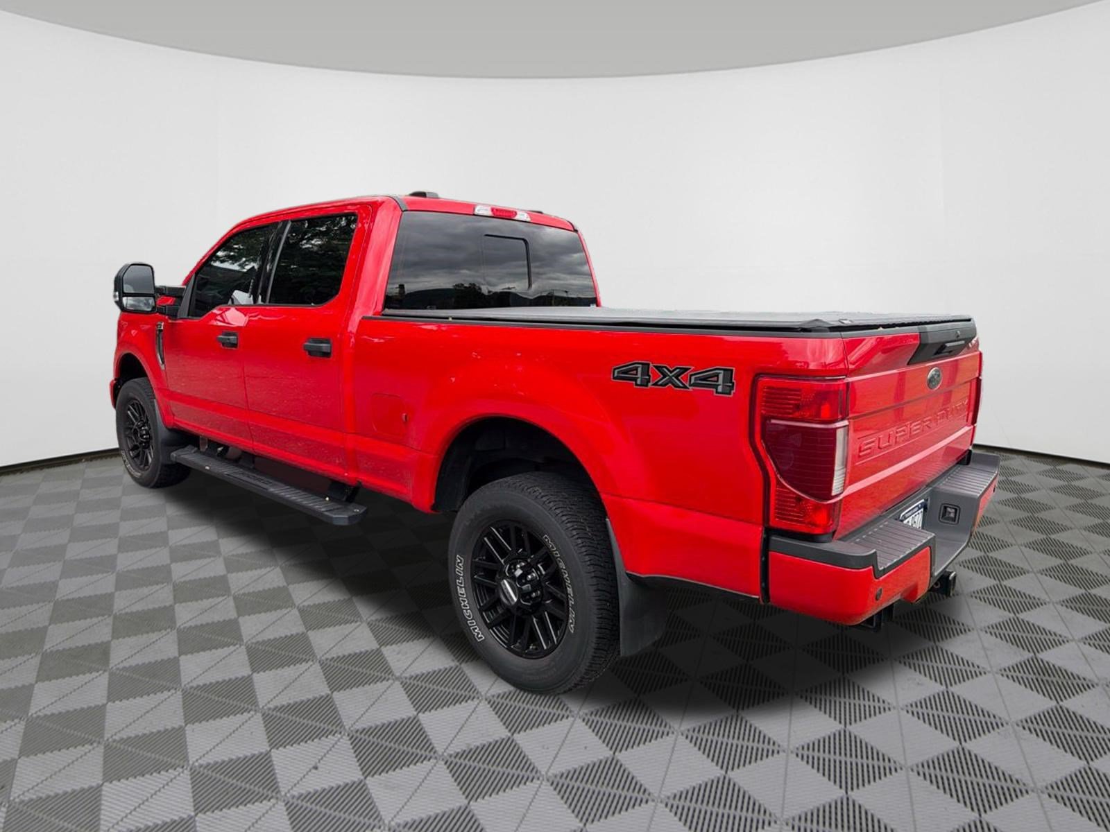 Used 2022 Ford F250 XLT w/ Black Appearance Package AWD/4WD image 4