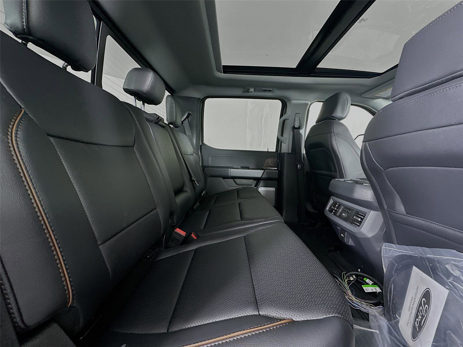 New 2026 Ford F250 Lariat w/ Black Appearance Package image 29