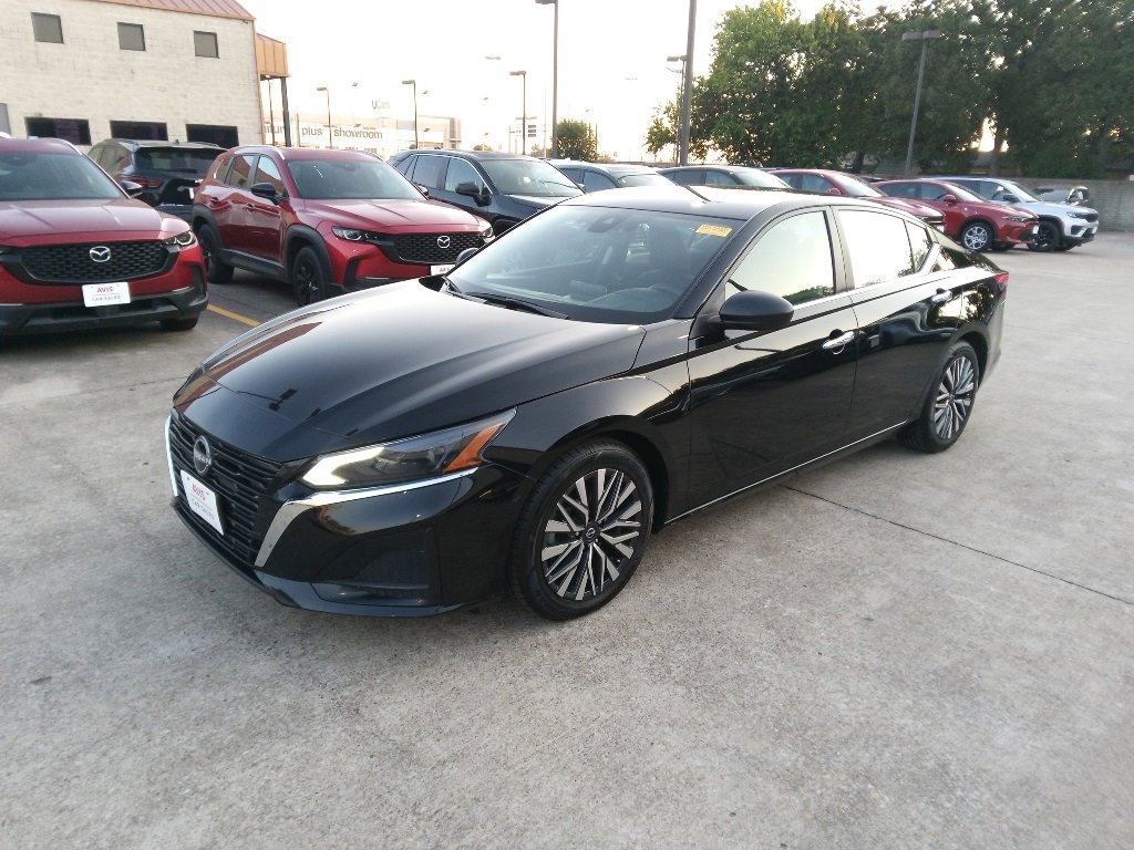 Used 2024 Nissan Altima 2.5 SV