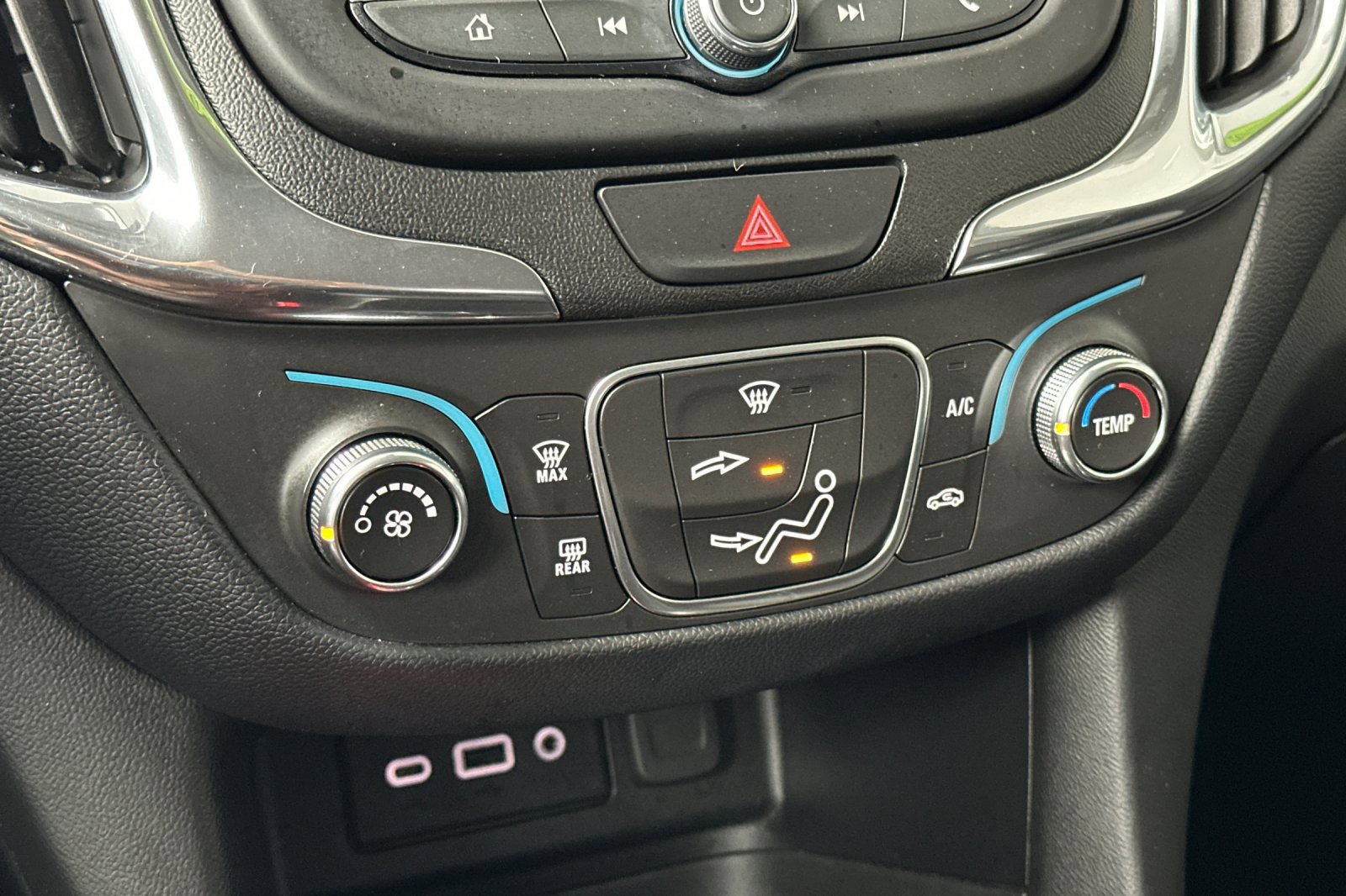 Used 2020 Chevrolet Equinox LT w/ LPO, Floor Liner Package image 20