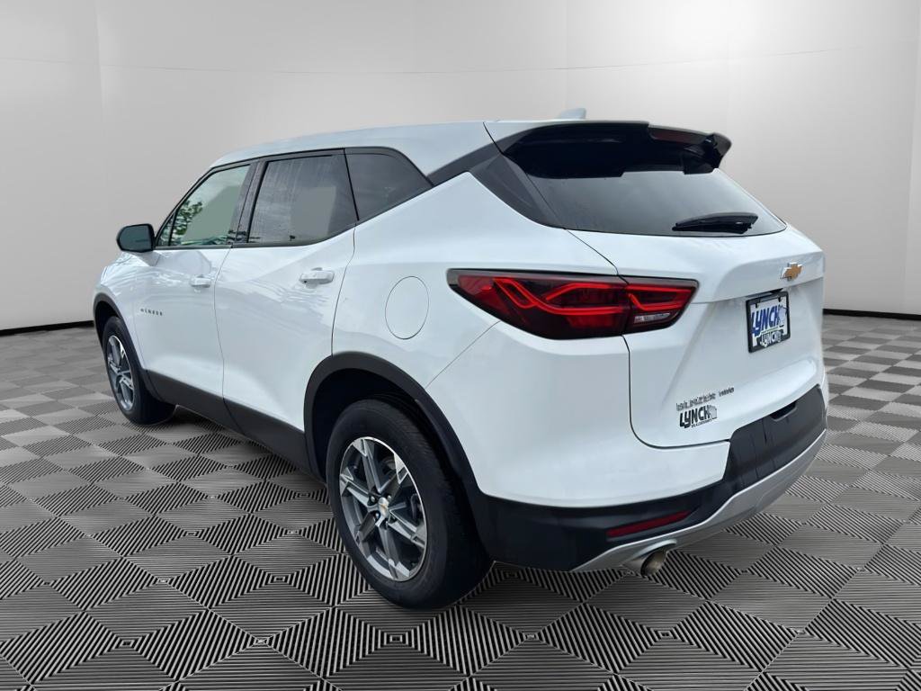 Used 2025 Chevrolet Blazer LT AWD/4WD image 3