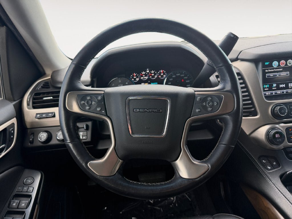 Used 2019 GMC Yukon Denali w/ Denali Ultimate Black Edition AWD/4WD image 14