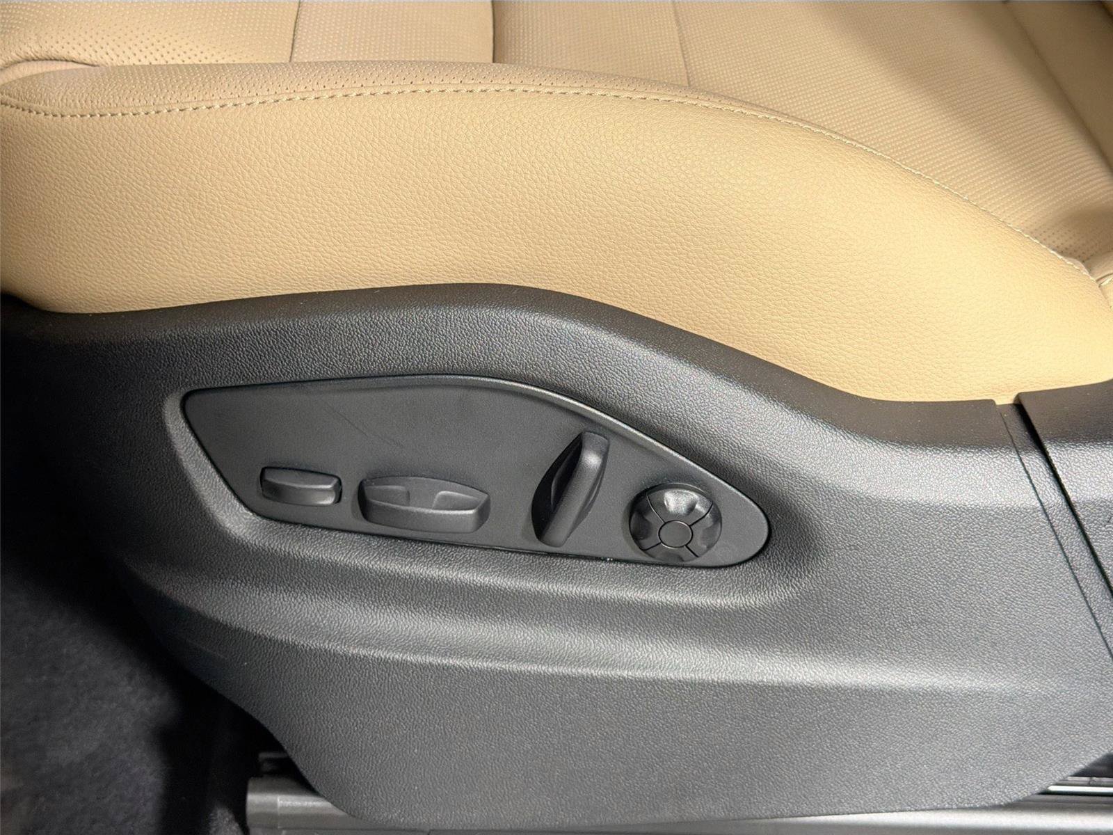Certified 2026 Porsche Cayenne AWD/4WD image 31