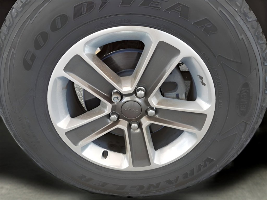 Used 2018 Jeep Wrangler Unlimited Sahara image 9