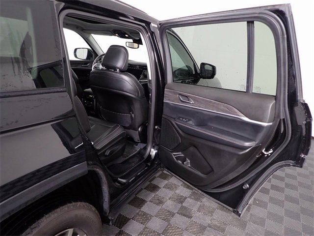 Used 2023 Jeep Grand Cherokee L Limited image 33