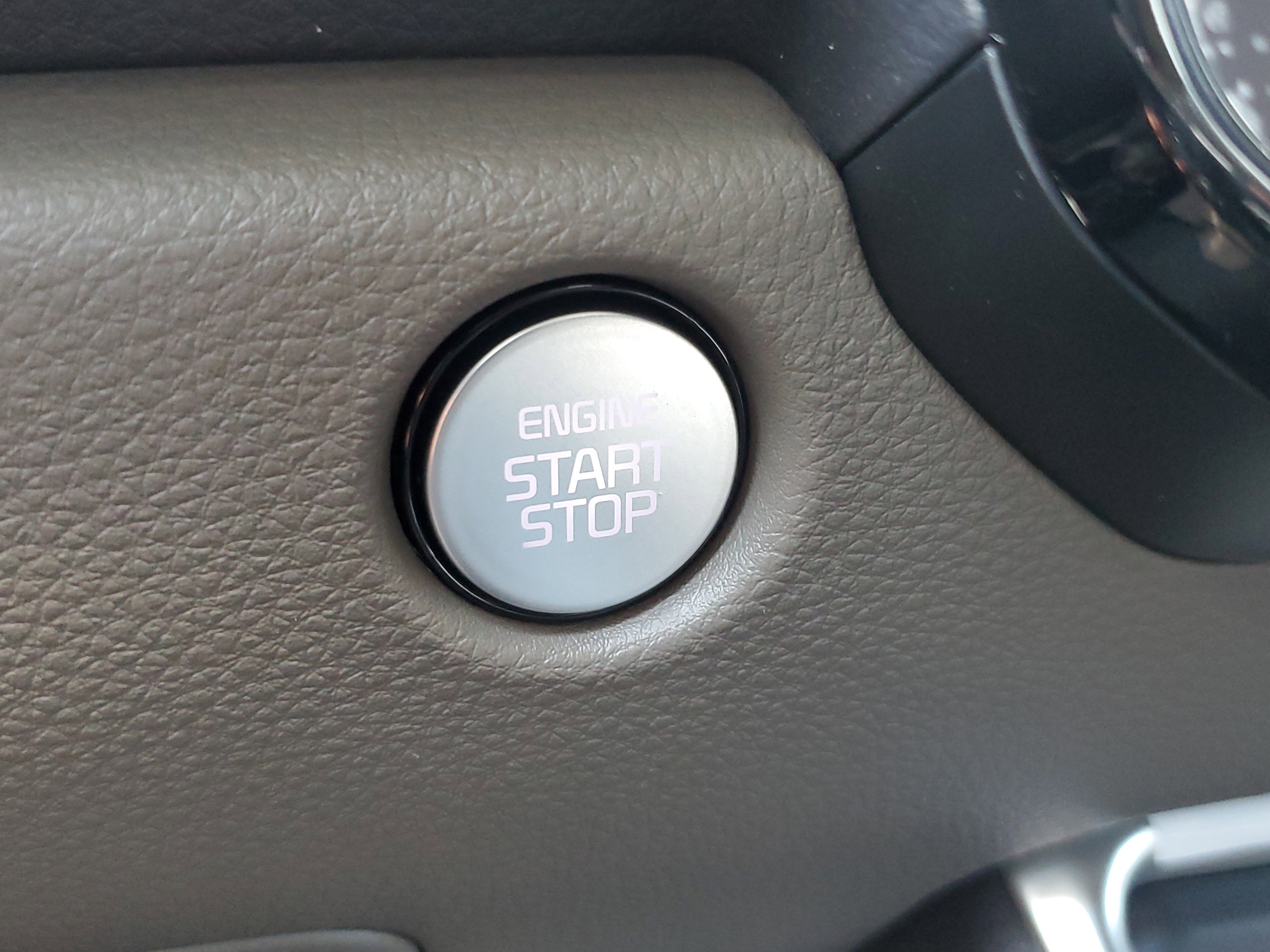 New 2025 Kia Carnival EX image 32