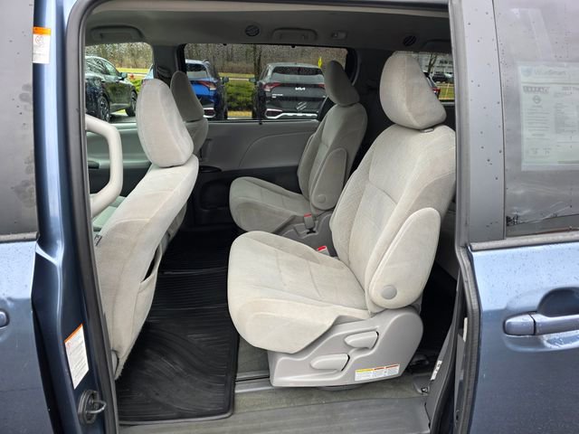 Used 2017 Toyota Sienna LE image 17