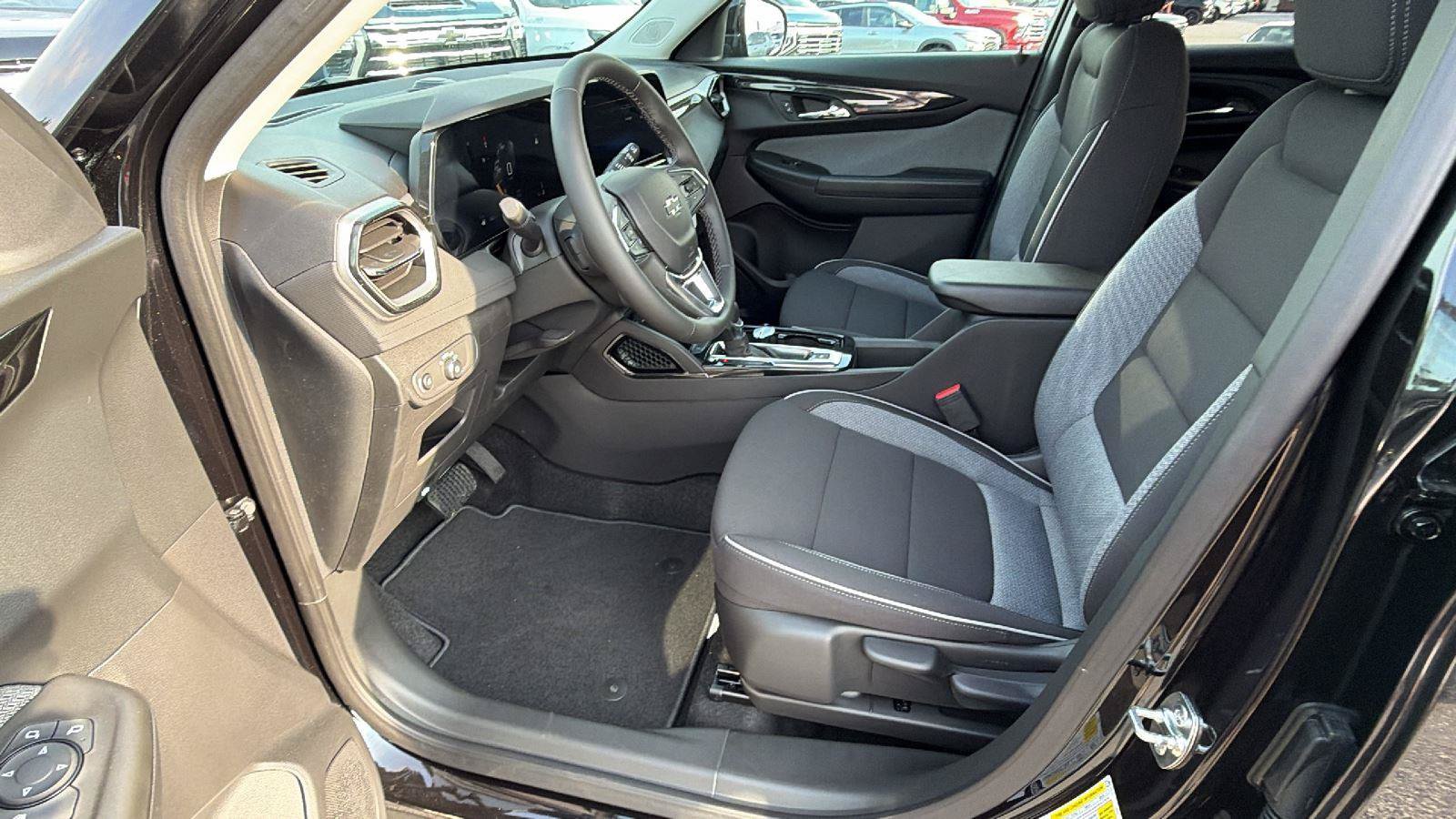 New 2026 Chevrolet TrailBlazer LT w/ Midnight Edition FWD image 16