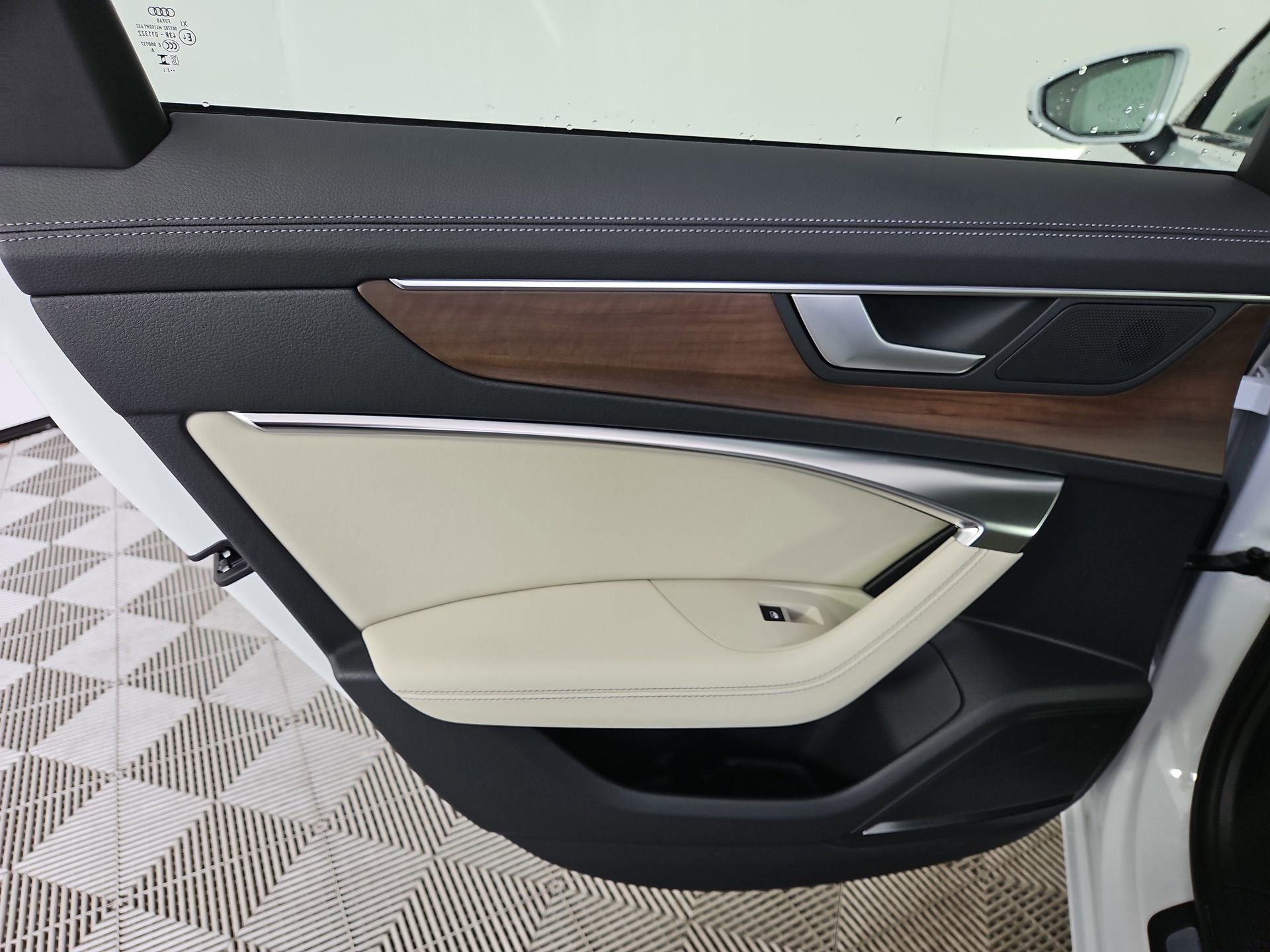 Certified 2025 Audi A6 Premium Plus w/ Premium Plus Package image 44