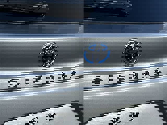 Used 2025 Toyota Sienna XLE image 30